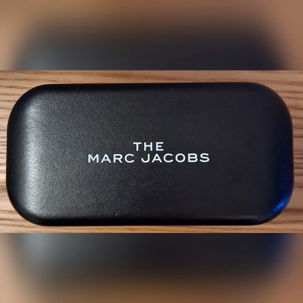 NWT Marc Jacobs Black Vegan XL Hard Clam Shell Glasses Travel Case & Wipe